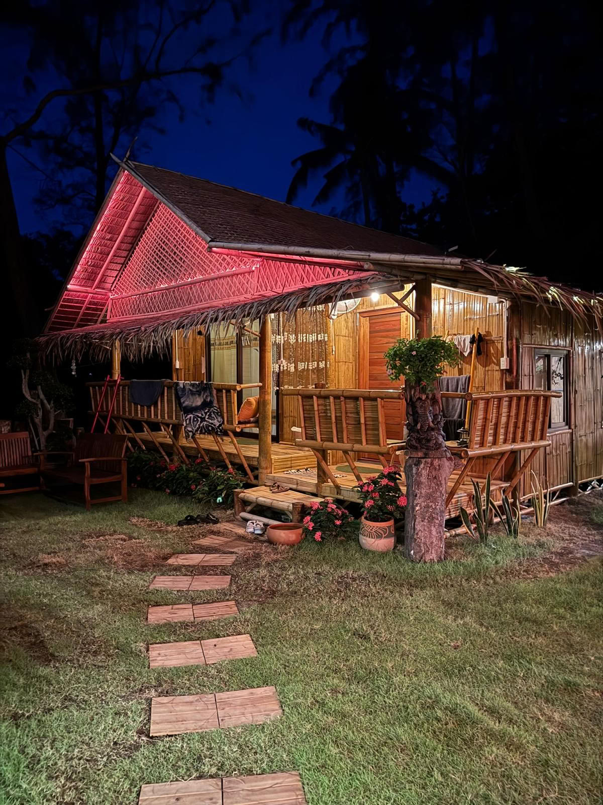 House of Om, spiaggia di Bovy