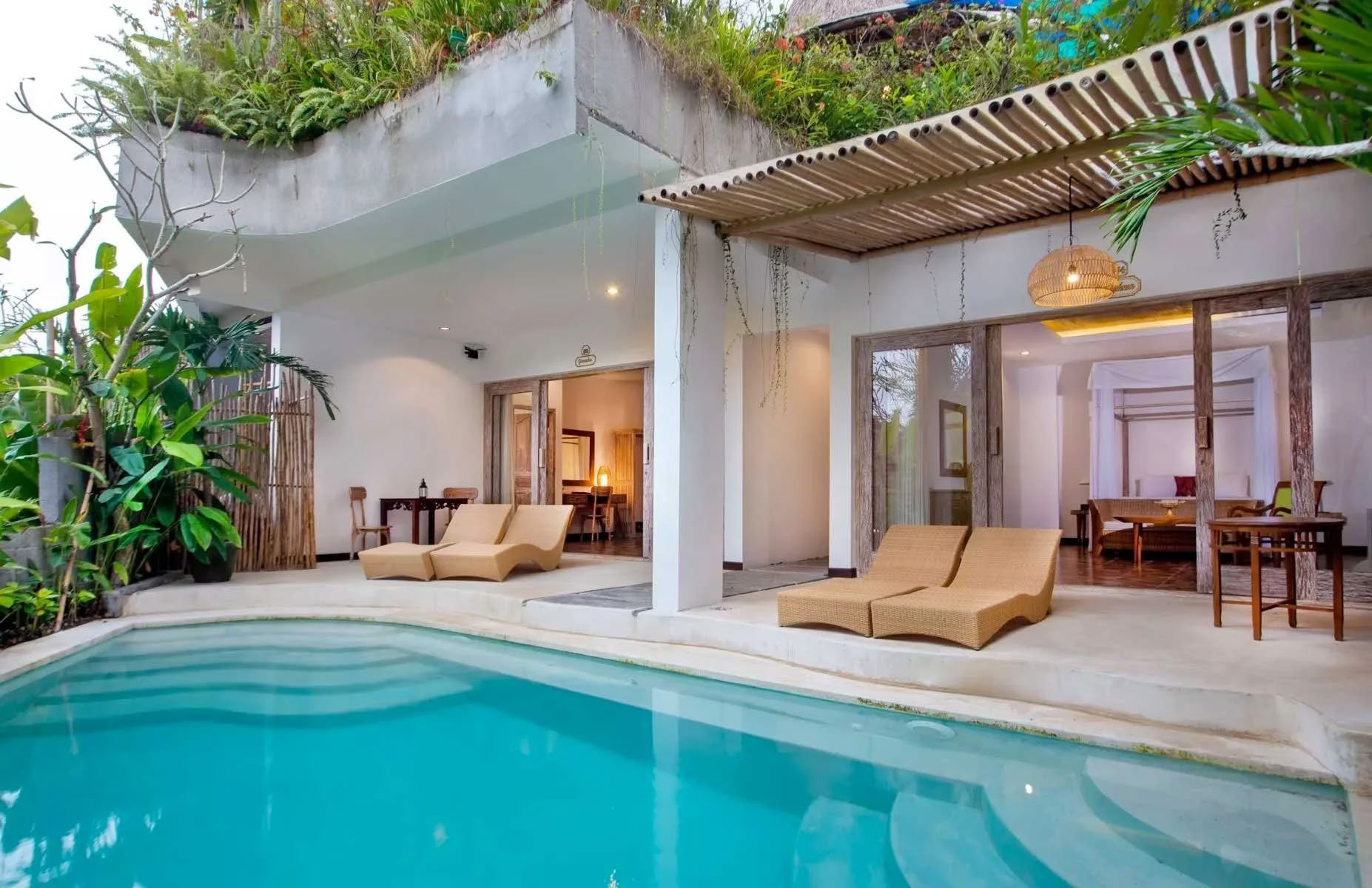 Villa con piscina e una camera da letto