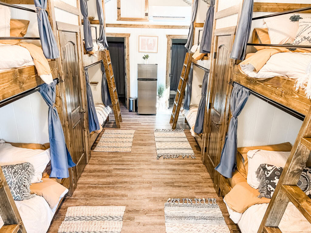 Alloggio in cuccette superiori in camerata condivisa