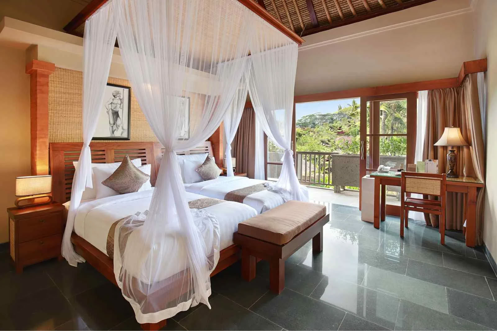 Villa con piscina a quattro camere da letto