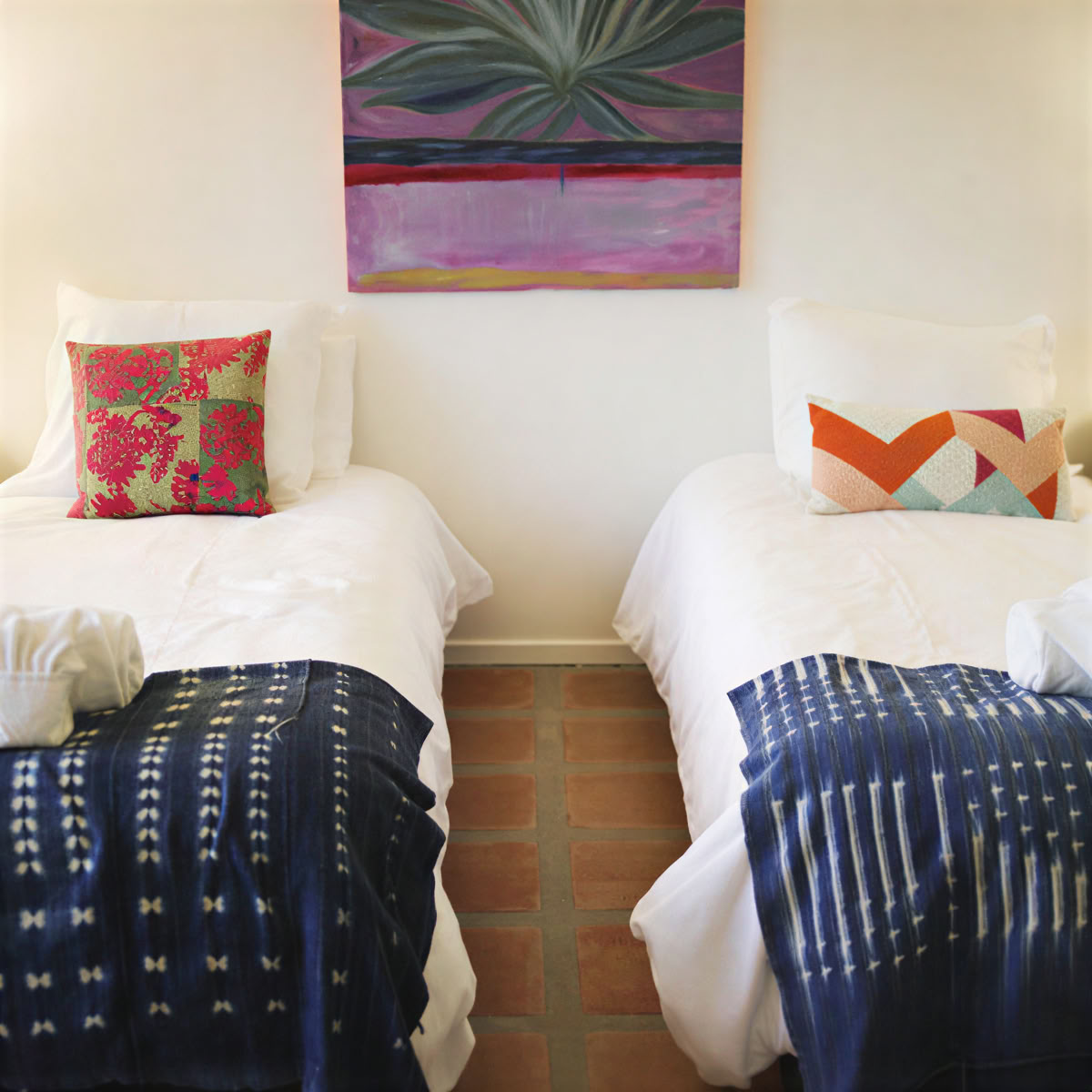 Twin Bed in Shared Agave Room – SOLO DONNE