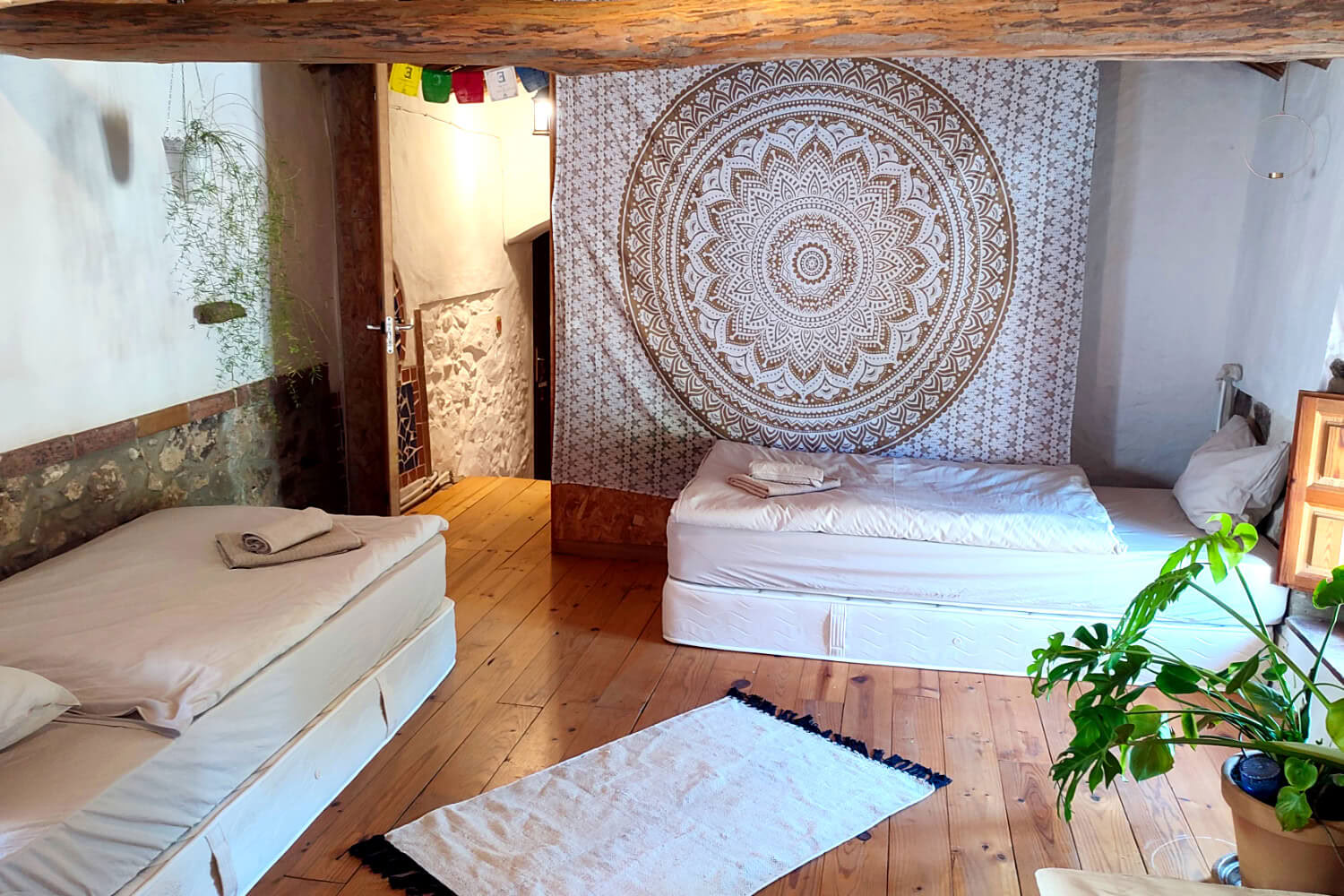 Dormitorio per 2 ospiti con bagno in comune