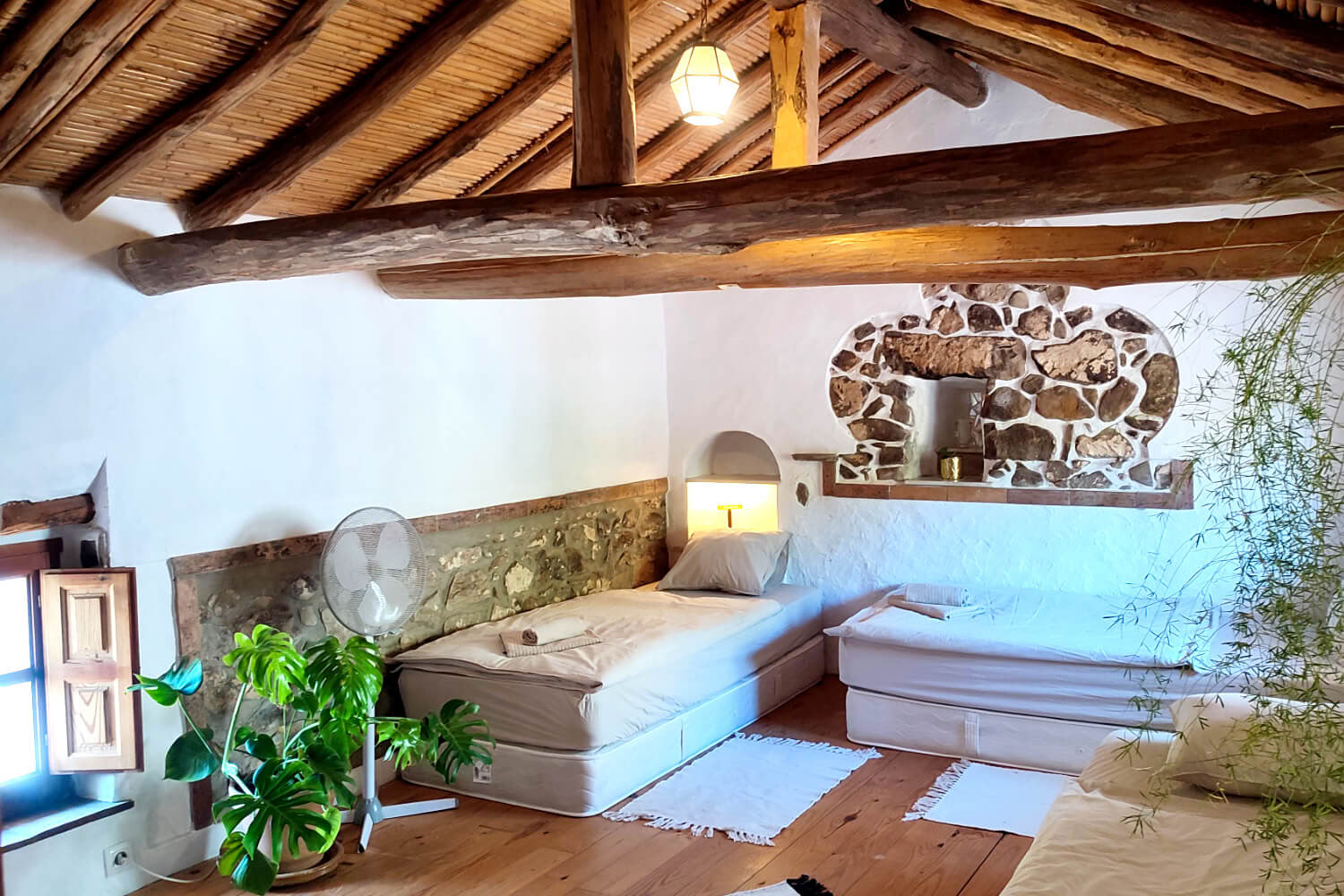 Dormitorio per 4 ospiti con bagno in comune
