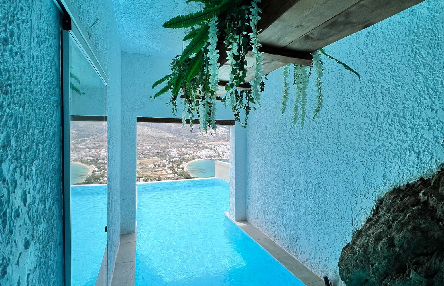 Deluxe con piscina in grotta