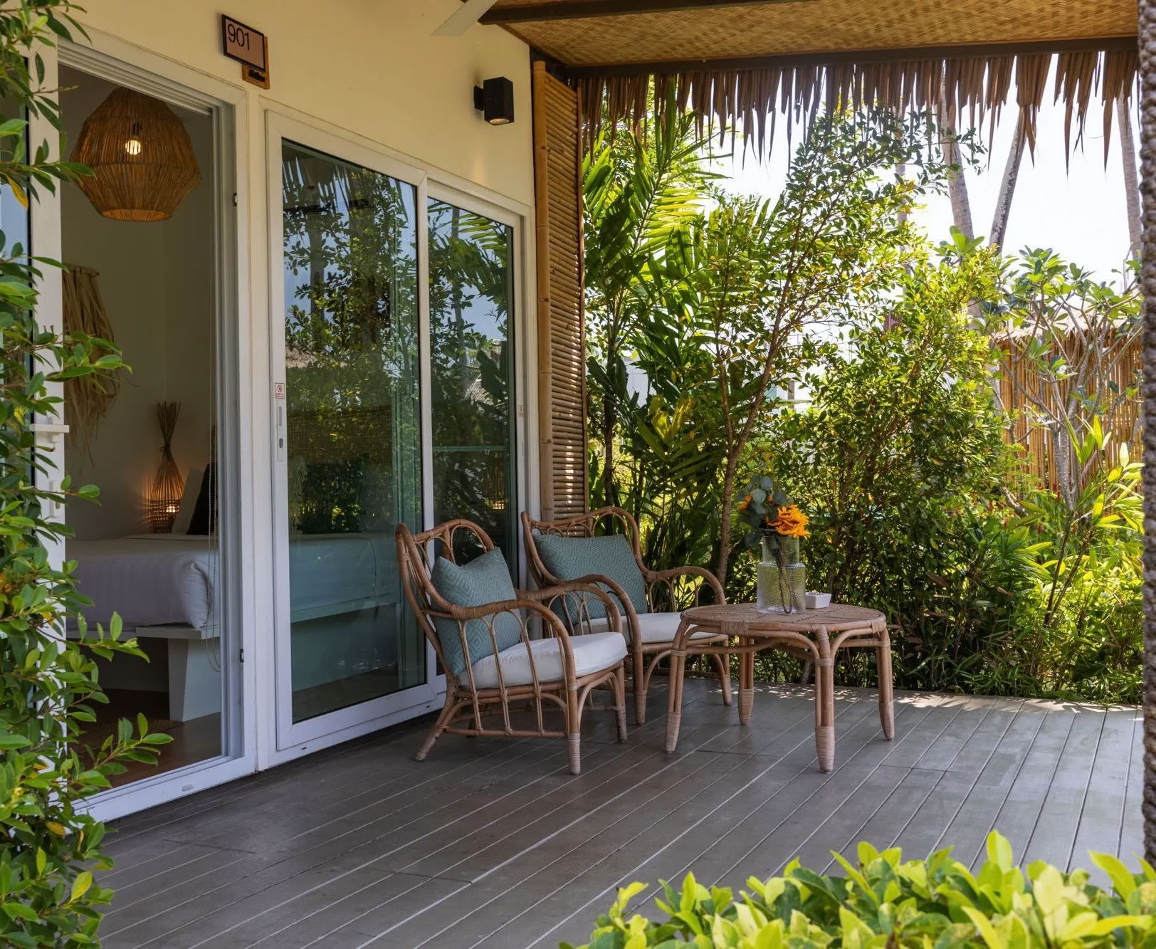 Villa con due camere da letto e piscina fronte mare