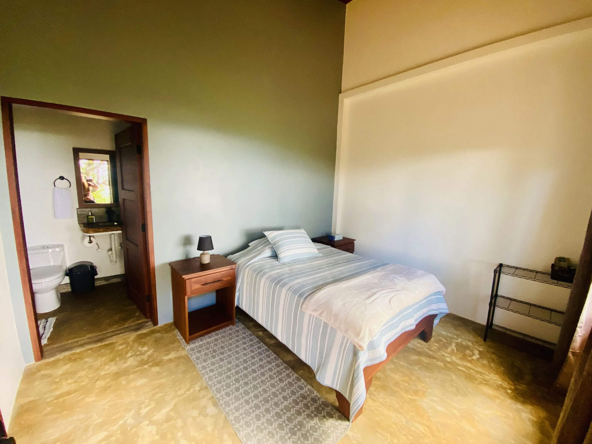 Sistemazione privata, letto matrimoniale - pagamento rateale