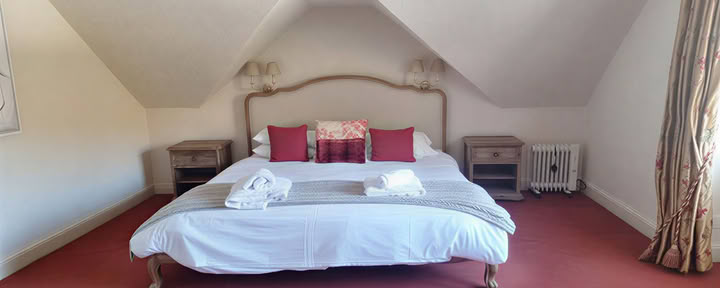 Master Bedroom ensuite con bagno e doccia, vista montagna (piano superiore)