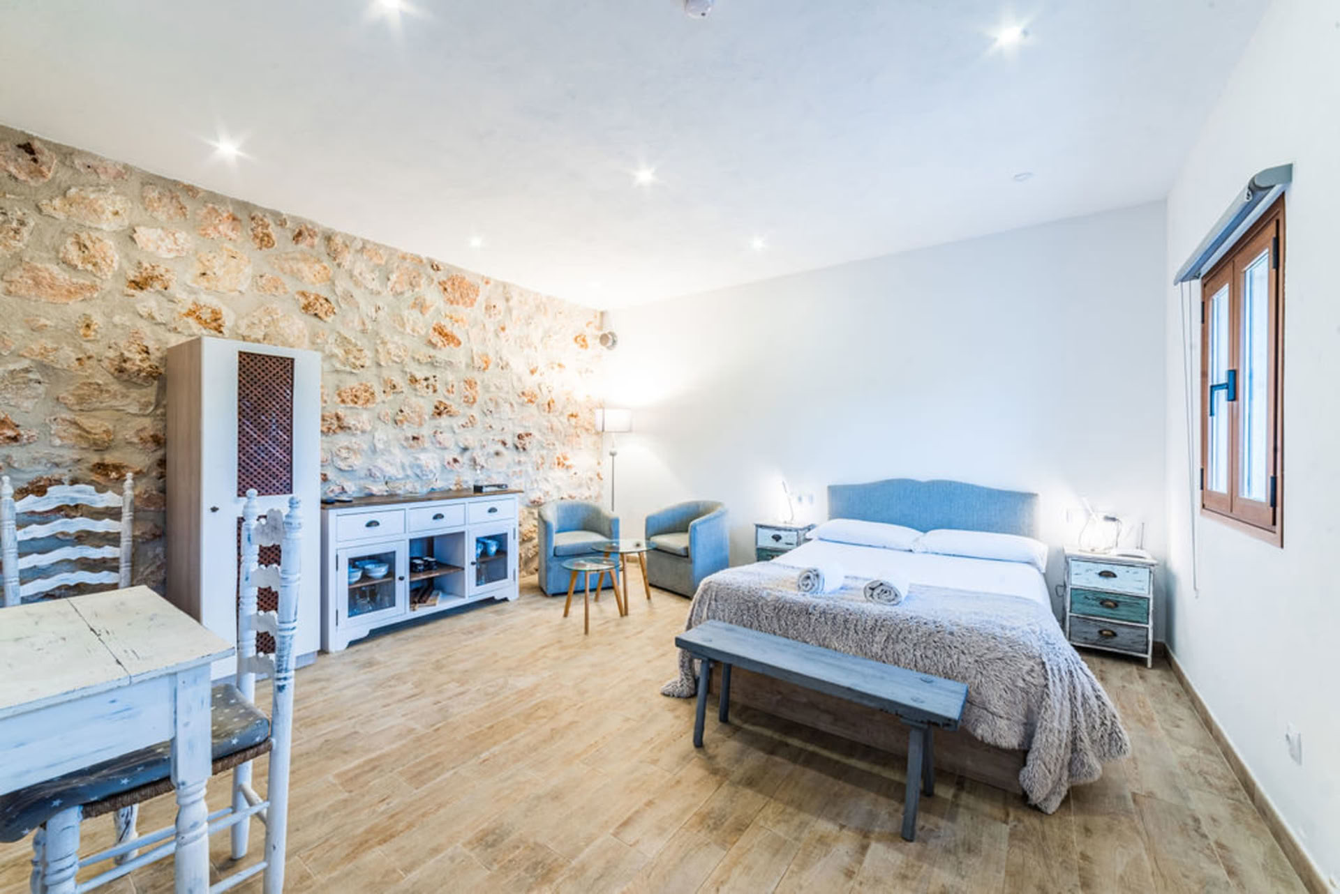 Studio rustico con terrazza privata
