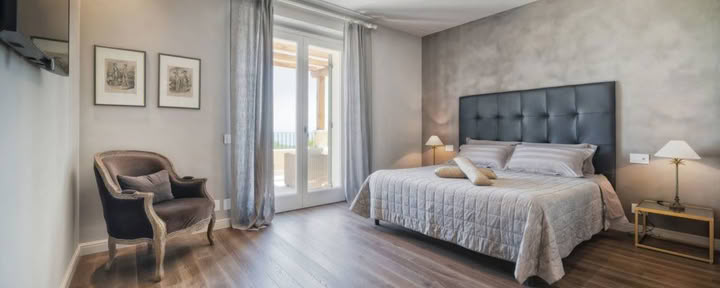 Camera doppia con bagno privato e vista mare