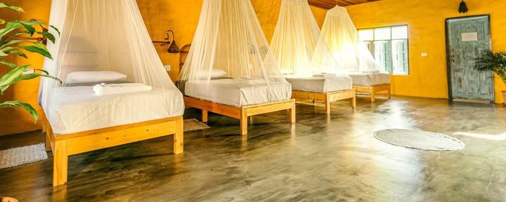 Dormitorio da otto letti